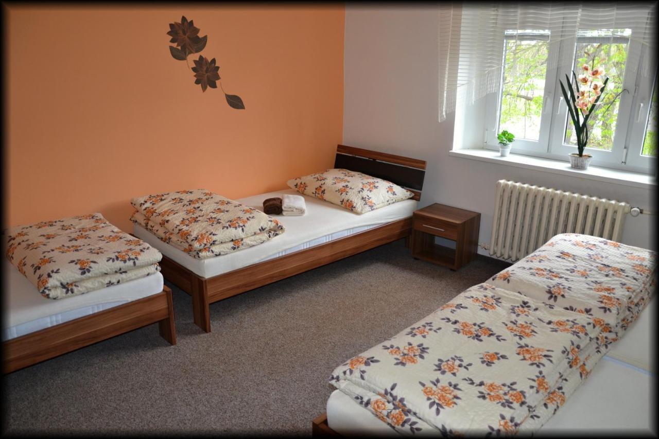 Penzion U Kohoutka Pardubice Chambre photo