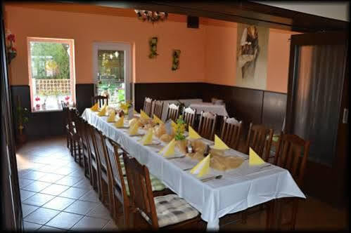 Penzion U Kohoutka Pardubice Extérieur photo